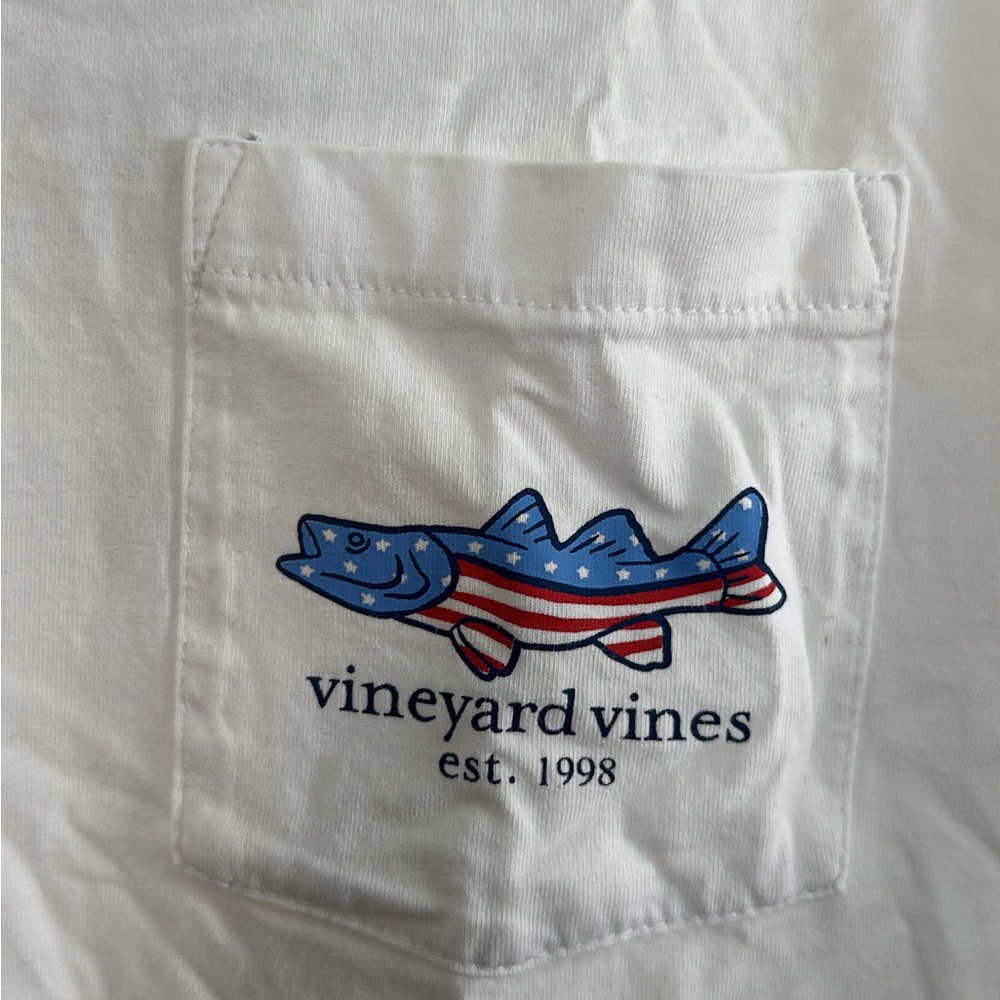 Vineyard Vines White Tee Men’s M with Patriotic Fish